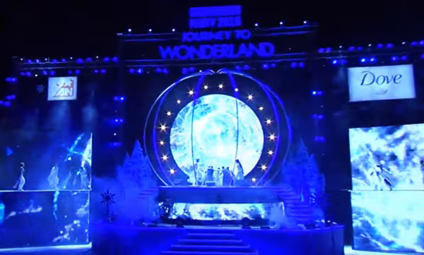 Không khí hân hoan chào đón năm mới 2016 trên khắp mọi miền Tổ quốc ảnh 47