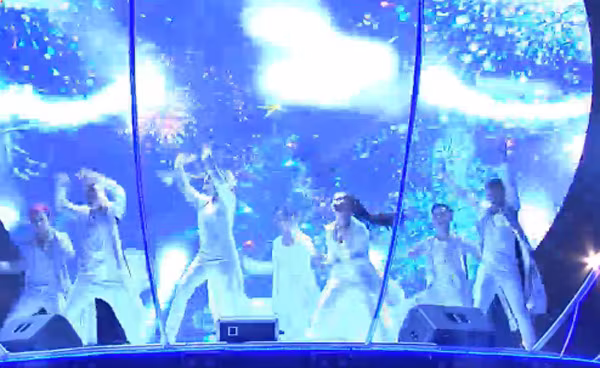 Không khí hân hoan chào đón năm mới 2016 trên khắp mọi miền Tổ quốc ảnh 48