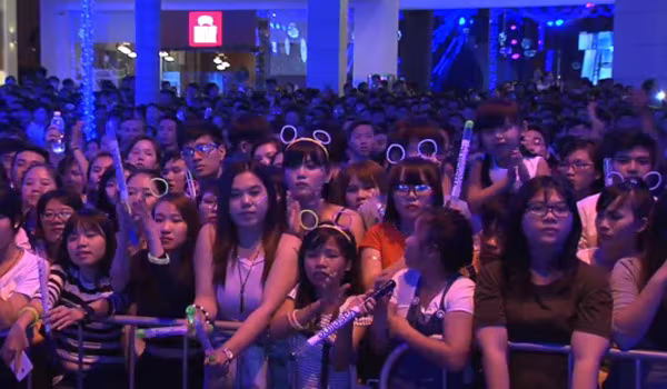 Không khí hân hoan chào đón năm mới 2016 trên khắp mọi miền Tổ quốc ảnh 49