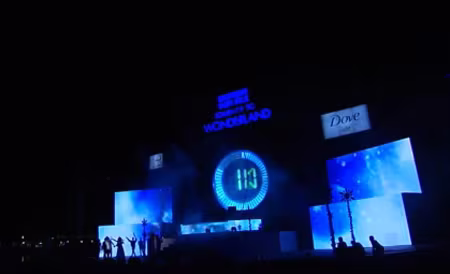 Không khí hân hoan chào đón năm mới 2016 trên khắp mọi miền Tổ quốc ảnh 23