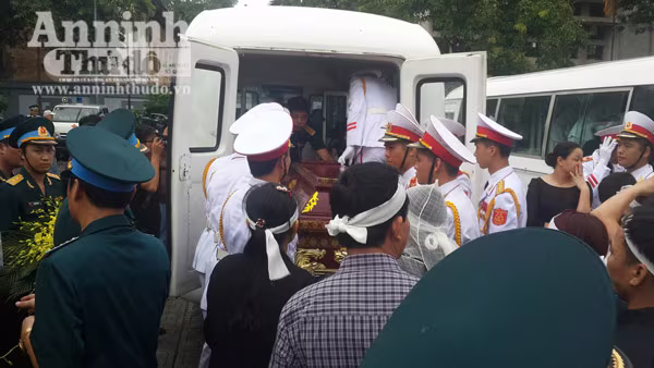 Xúc động tiễn biệt "đàn sếu trắng" CASA-212 số hiệu 8983 bay về trời xanh ảnh 19 Xúc động tiễn biệt "đàn sếu trắng" CASA-212 số hiệu 8983 bay về trời xanh ảnh 19