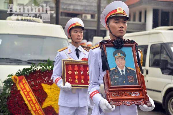 Xúc động tiễn biệt "đàn sếu trắng" CASA-212 số hiệu 8983 bay về trời xanh ảnh 4 Xúc động tiễn biệt "đàn sếu trắng" CASA-212 số hiệu 8983 bay về trời xanh ảnh 4