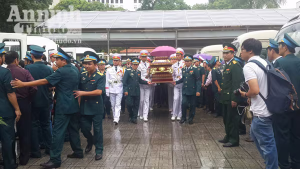 Xúc động tiễn biệt "đàn sếu trắng" CASA-212 số hiệu 8983 bay về trời xanh ảnh 15 Xúc động tiễn biệt "đàn sếu trắng" CASA-212 số hiệu 8983 bay về trời xanh ảnh 15