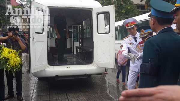 Xúc động tiễn biệt "đàn sếu trắng" CASA-212 số hiệu 8983 bay về trời xanh ảnh 18 Xúc động tiễn biệt "đàn sếu trắng" CASA-212 số hiệu 8983 bay về trời xanh ảnh 18