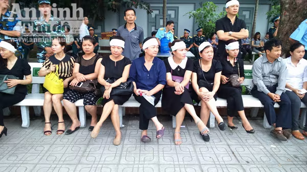 Xúc động tiễn biệt "đàn sếu trắng" CASA-212 số hiệu 8983 bay về trời xanh ảnh 96 Xúc động tiễn biệt "đàn sếu trắng" CASA-212 số hiệu 8983 bay về trời xanh ảnh 96