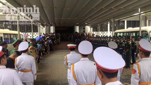 Xúc động tiễn biệt "đàn sếu trắng" CASA-212 số hiệu 8983 bay về trời xanh ảnh 28 Xúc động tiễn biệt "đàn sếu trắng" CASA-212 số hiệu 8983 bay về trời xanh ảnh 28