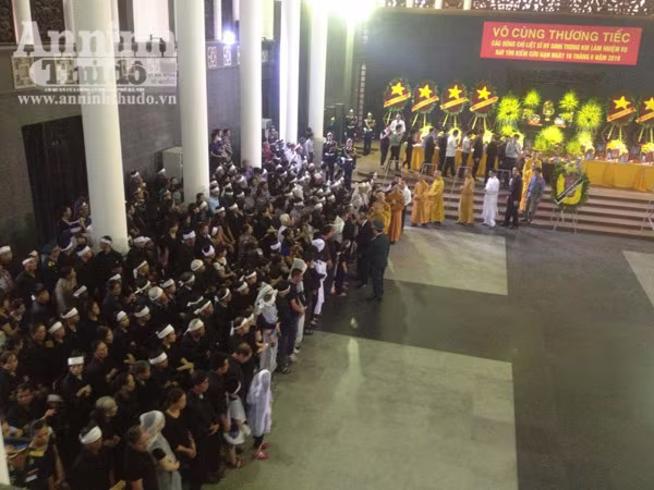 Xúc động tiễn biệt "đàn sếu trắng" CASA-212 số hiệu 8983 bay về trời xanh ảnh 82 Xúc động tiễn biệt "đàn sếu trắng" CASA-212 số hiệu 8983 bay về trời xanh ảnh 82