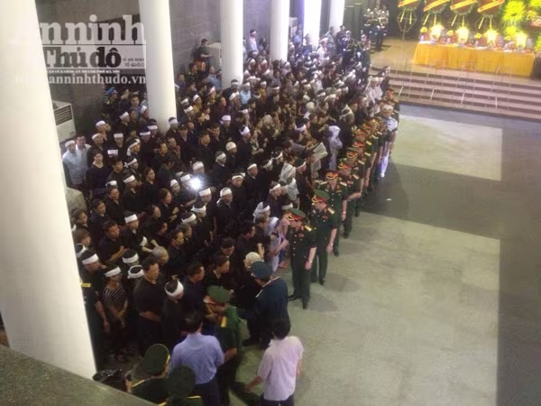 Xúc động tiễn biệt "đàn sếu trắng" CASA-212 số hiệu 8983 bay về trời xanh ảnh 80 Xúc động tiễn biệt "đàn sếu trắng" CASA-212 số hiệu 8983 bay về trời xanh ảnh 80