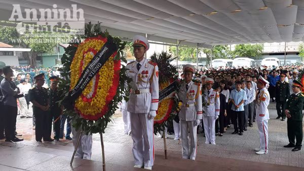 Xúc động tiễn biệt "đàn sếu trắng" CASA-212 số hiệu 8983 bay về trời xanh ảnh 79 Xúc động tiễn biệt "đàn sếu trắng" CASA-212 số hiệu 8983 bay về trời xanh ảnh 79