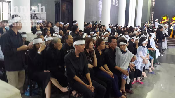 Xúc động tiễn biệt "đàn sếu trắng" CASA-212 số hiệu 8983 bay về trời xanh ảnh 77 Xúc động tiễn biệt "đàn sếu trắng" CASA-212 số hiệu 8983 bay về trời xanh ảnh 77