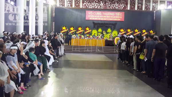 Xúc động tiễn biệt "đàn sếu trắng" CASA-212 số hiệu 8983 bay về trời xanh ảnh 76 Xúc động tiễn biệt "đàn sếu trắng" CASA-212 số hiệu 8983 bay về trời xanh ảnh 76