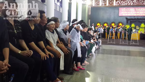 Xúc động tiễn biệt "đàn sếu trắng" CASA-212 số hiệu 8983 bay về trời xanh ảnh 67 Xúc động tiễn biệt "đàn sếu trắng" CASA-212 số hiệu 8983 bay về trời xanh ảnh 67