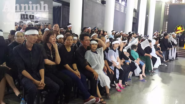 Xúc động tiễn biệt "đàn sếu trắng" CASA-212 số hiệu 8983 bay về trời xanh ảnh 66 Xúc động tiễn biệt "đàn sếu trắng" CASA-212 số hiệu 8983 bay về trời xanh ảnh 66