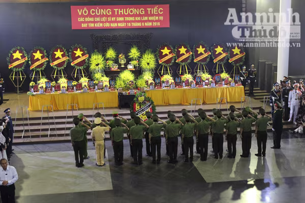 Xúc động tiễn biệt "đàn sếu trắng" CASA-212 số hiệu 8983 bay về trời xanh ảnh 75 Xúc động tiễn biệt "đàn sếu trắng" CASA-212 số hiệu 8983 bay về trời xanh ảnh 75