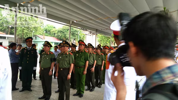 Xúc động tiễn biệt "đàn sếu trắng" CASA-212 số hiệu 8983 bay về trời xanh ảnh 98 Xúc động tiễn biệt "đàn sếu trắng" CASA-212 số hiệu 8983 bay về trời xanh ảnh 98