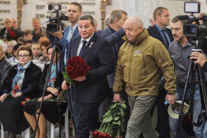 Đừng quên rằng Nga là thành viên thường trực của Hội đồng Bảo an Liên hợp quốc, liệu Moskva có vì tức giận với phương Tây mà tự đánh mất vai trò cực lớn của mình? Đừng quên rằng Nga là thành viên thường trực của Hội đồng Bảo an Liên hợp quốc, liệu Moskva có vì tức giận với phương Tây mà tự đánh mất vai trò cực lớn của mình?