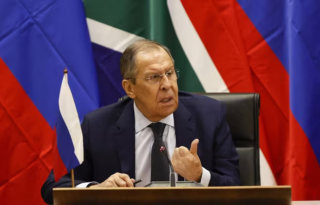 Ngoại trưởng Nga Sergei Lavrov được đánh giá là một chính trị gia có quan điểm rất cứng rắn, mọi quan điểm của ông nhằm bảo vệ lợi ích của nước Nga trong thời điểm khó khăn luôn thu hút sự quan tâm lớn từ giới truyền thông. Ngoại trưởng Nga Sergei Lavrov được đánh giá là một chính trị gia có quan điểm rất cứng rắn, mọi quan điểm của ông nhằm bảo vệ lợi ích của nước Nga trong thời điểm khó khăn luôn thu hút sự quan tâm lớn từ giới truyền thông.