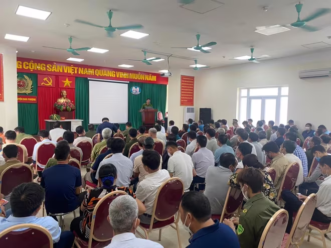 Trong đó, có 150 hộ có nhà ở kết hợp sản xuất kinh doanh Trong đó, có 150 hộ có nhà ở kết hợp sản xuất kinh doanh