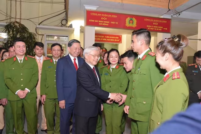 Từng lời dạy của Tổng Bí thư như tiếp thêm sức chiến đấu cho mỗi cán bộ chiến sỹ Công an Từng lời dạy của Tổng Bí thư như tiếp thêm sức chiến đấu cho mỗi cán bộ chiến sỹ Công an