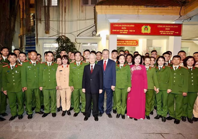 Mỗi cán bộ chiến sỹ Công an luôn ghi nhớ, khắc ghi từng lời căn dặn của Tổng Bí thư Nguyễn Phú Trọng Mỗi cán bộ chiến sỹ Công an luôn ghi nhớ, khắc ghi từng lời căn dặn của Tổng Bí thư Nguyễn Phú Trọng