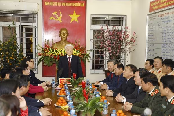 Tổng Bí thư Nguyễn Phú Trọng phát biểu tại buổi thăm, chúc Tết, kiểm tra Đội Cảnh sát Giao thông - Trật tự Công an quận Ba Đình Tổng Bí thư Nguyễn Phú Trọng phát biểu tại buổi thăm, chúc Tết, kiểm tra Đội Cảnh sát Giao thông - Trật tự Công an quận Ba Đình