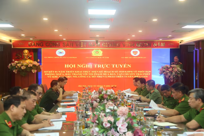 Hội nghị trực tuyến đến 25 điểm cầu công an các đơn vị Hội nghị trực tuyến đến 25 điểm cầu công an các đơn vị