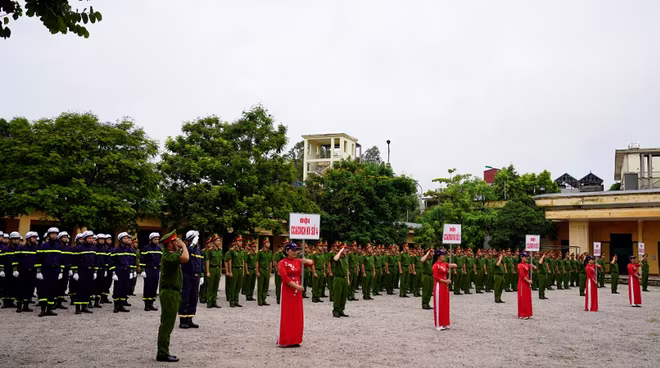 CBCS tham gia kiểm tra, đánh giá kết quả tập huấn điều lệnh, quân sự, võ thuật năm 2024.