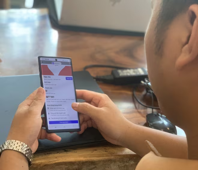Cẩn trọng với ứng dụng hẹn hò online. Cẩn trọng với ứng dụng hẹn hò online.