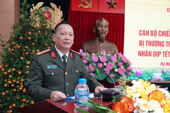 Đại tá Phạm Thanh Hùng, Phó Bí thư Đảng ủy, Phó Giám đốc CATP phát biểu tại buổi gặp mặt