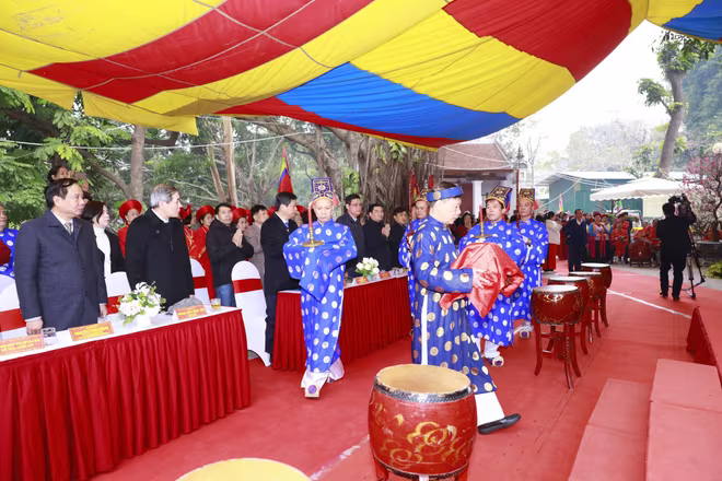 Khai ấn Lý triều Đại Vương “Trấn Tây Thượng Đẳng” tại đền Voi Phục Khai ấn Lý triều Đại Vương “Trấn Tây Thượng Đẳng” tại đền Voi Phục