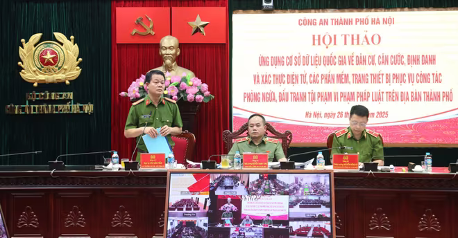 Đại tá Vũ Văn Tấn - Cục trưởng Cục Cảnh sát QLHC về TTXH phát biểu tại hội thảo Đại tá Vũ Văn Tấn - Cục trưởng Cục Cảnh sát QLHC về TTXH phát biểu tại hội thảo