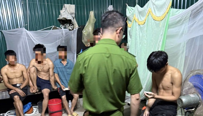 Cuộc &quot;đột kích&quot; lúc sáng sớm tại một khu lán trại công nhân trong địa bàn phường Việt Hưng