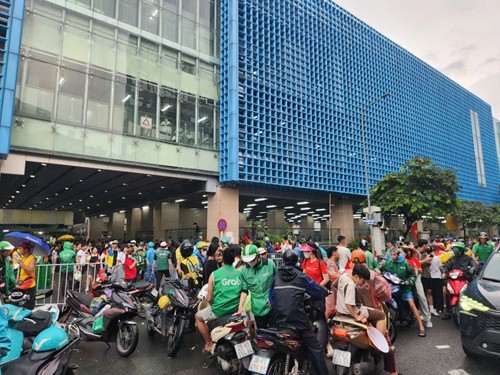 &apos;Xe ôm&apos; nhiều hơn người dân