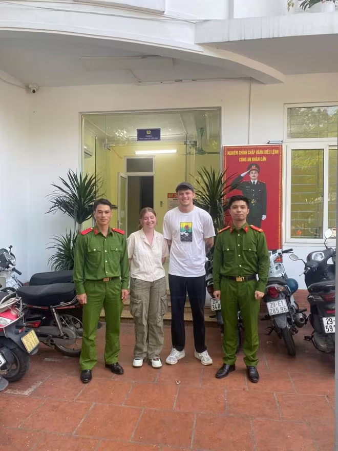 Niềm vui của anh Kieran Robinson khi nhận lại tài sản Niềm vui của anh Kieran Robinson khi nhận lại tài sản