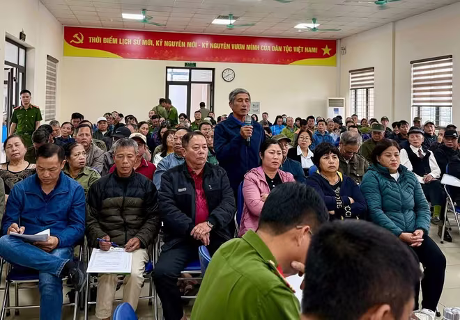 Nhân dân trên địa bàn góp ý tại diễn đàn Nhân dân trên địa bàn góp ý tại diễn đàn