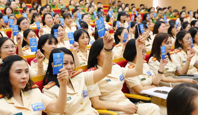 Các đại biểu tham gia biểu quyết những vấn đề quan trọng tại đại hội Các đại biểu tham gia biểu quyết những vấn đề quan trọng tại đại hội