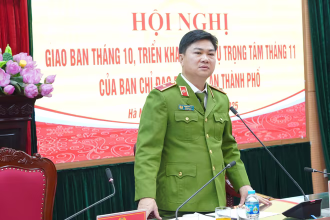 Thiếu tướng Dương Đức Hải, Phó Giám đốc CATP phát biểu tại hội nghị Thiếu tướng Dương Đức Hải, Phó Giám đốc CATP phát biểu tại hội nghị