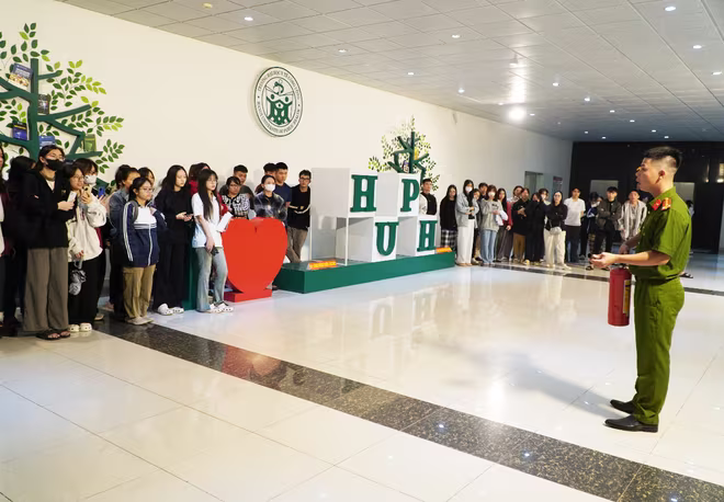 Đội PCCC và CNCH cơ sở thực hành sử dụng phương tiện chữa cháy