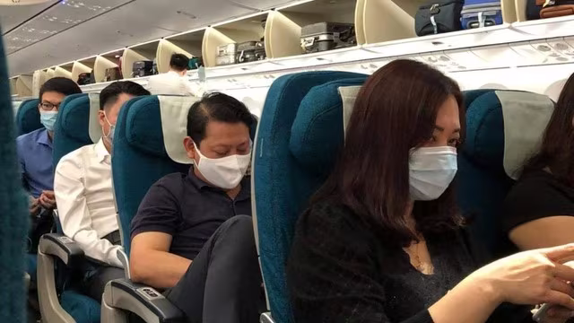 Chuyến bay có hành khách đốt khăn ăn khi chuẩn bị khởi hành từ Hà Nội đi TP.HCM sáng 2-11 Chuyến bay có hành khách đốt khăn ăn khi chuẩn bị khởi hành từ Hà Nội đi TP.HCM sáng 2-11