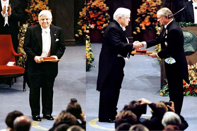 Để ghi nhận những đóng góp với ngành kinh tế học, ông đã giành được giải Nobel Kinh tế vào năm 1999, ngay khi đồng Euro chính thức trở thành một loại tiền tệ dùng chung của khu vực. Để ghi nhận những đóng góp với ngành kinh tế học, ông đã giành được giải Nobel Kinh tế vào năm 1999, ngay khi đồng Euro chính thức trở thành một loại tiền tệ dùng chung của khu vực.