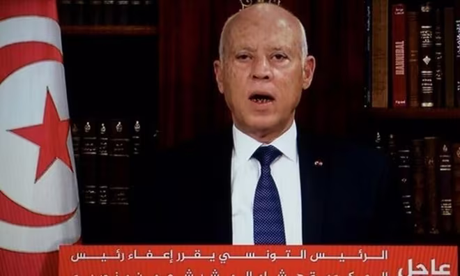 Tổng thống Tunisia Kais Saied thông báo đình chỉ quốc hội và sa thải Thủ tướng trên truyền hình ngày 25-7. Tổng thống Tunisia Kais Saied thông báo đình chỉ quốc hội và sa thải Thủ tướng trên truyền hình ngày 25-7.