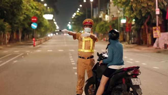 Sau 18 giờ hằng ngày, người dân được khuyến cáo không ra khỏi nhà Sau 18 giờ hằng ngày, người dân được khuyến cáo không ra khỏi nhà
