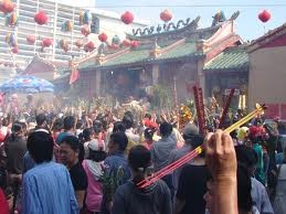 Tham - Sân - Si ở đền, chùa ảnh 2 Tham - Sân - Si ở đền, chùa ảnh 2