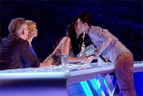 Gặp chàng trai Việt gây sốt tại X Factor nước Anh ảnh 1 Gặp chàng trai Việt gây sốt tại X Factor nước Anh ảnh 1
