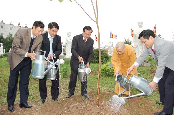 Bí thư Thành ủy Phạm Quang Nghị thăm, chúc Tết tại chùa Bằng A ảnh 2 Bí thư Thành ủy Phạm Quang Nghị thăm, chúc Tết tại chùa Bằng A ảnh 2