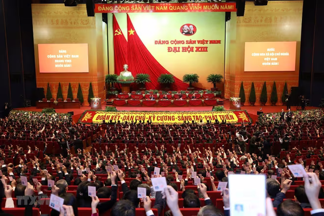 Các đại biểu biểu quyết thông qua Chương trình phiên họp trù bị Các đại biểu biểu quyết thông qua Chương trình phiên họp trù bị