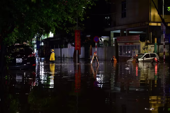 Nhiều tuyến đường ngập sâu Nhiều tuyến đường ngập sâu