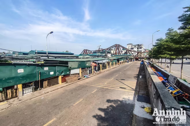 Hà Nội vừa phong tỏa chợ Long Biên để phòng dịch sau khi phát hiện ca F0 Hà Nội vừa phong tỏa chợ Long Biên để phòng dịch sau khi phát hiện ca F0