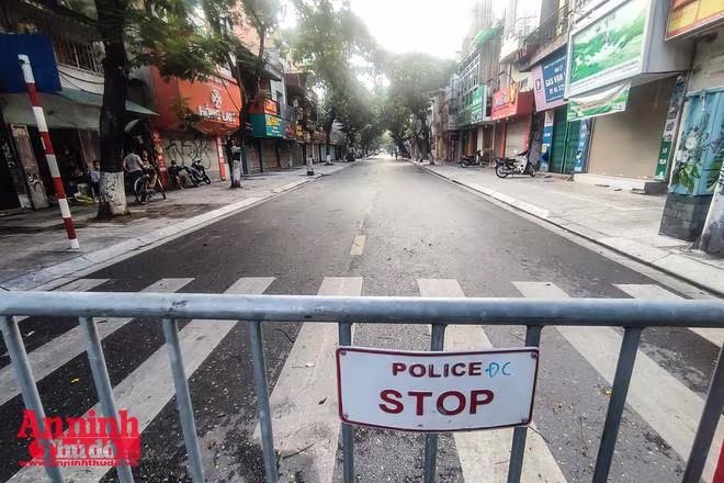 Giãn cách xã hội là yếu tố quyết định để hạn chế tối đa lây nhiễm dịch bệnh Giãn cách xã hội là yếu tố quyết định để hạn chế tối đa lây nhiễm dịch bệnh