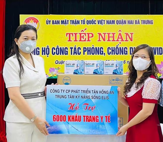 Bà Trần Lưu Hoa (bên trái) được bổ nhiệm làm Phó Giám đốc Sở GD-ĐT Hà Nội Bà Trần Lưu Hoa (bên trái) được bổ nhiệm làm Phó Giám đốc Sở GD-ĐT Hà Nội